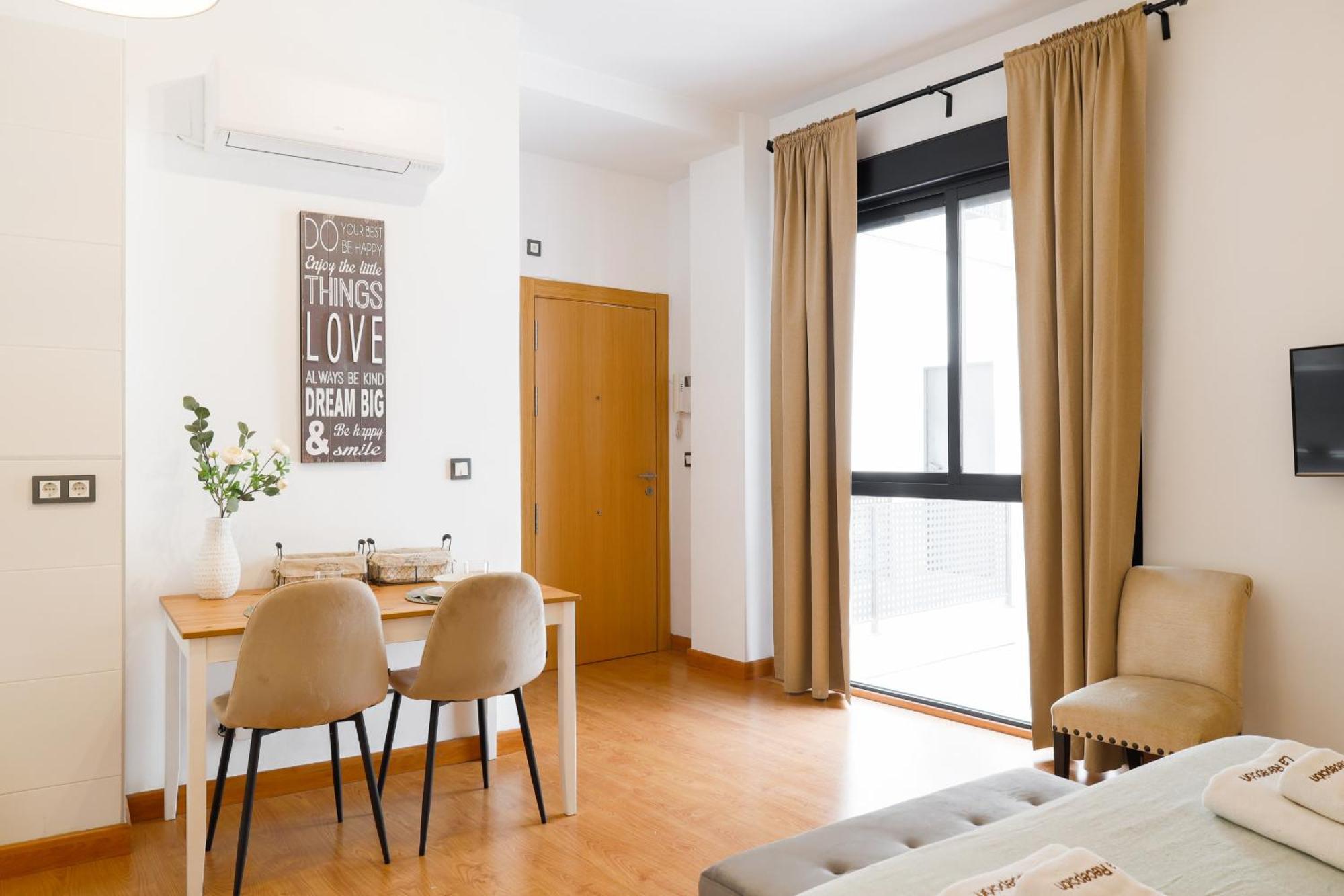 C15 - Charming Modern In The Centre Appartement
